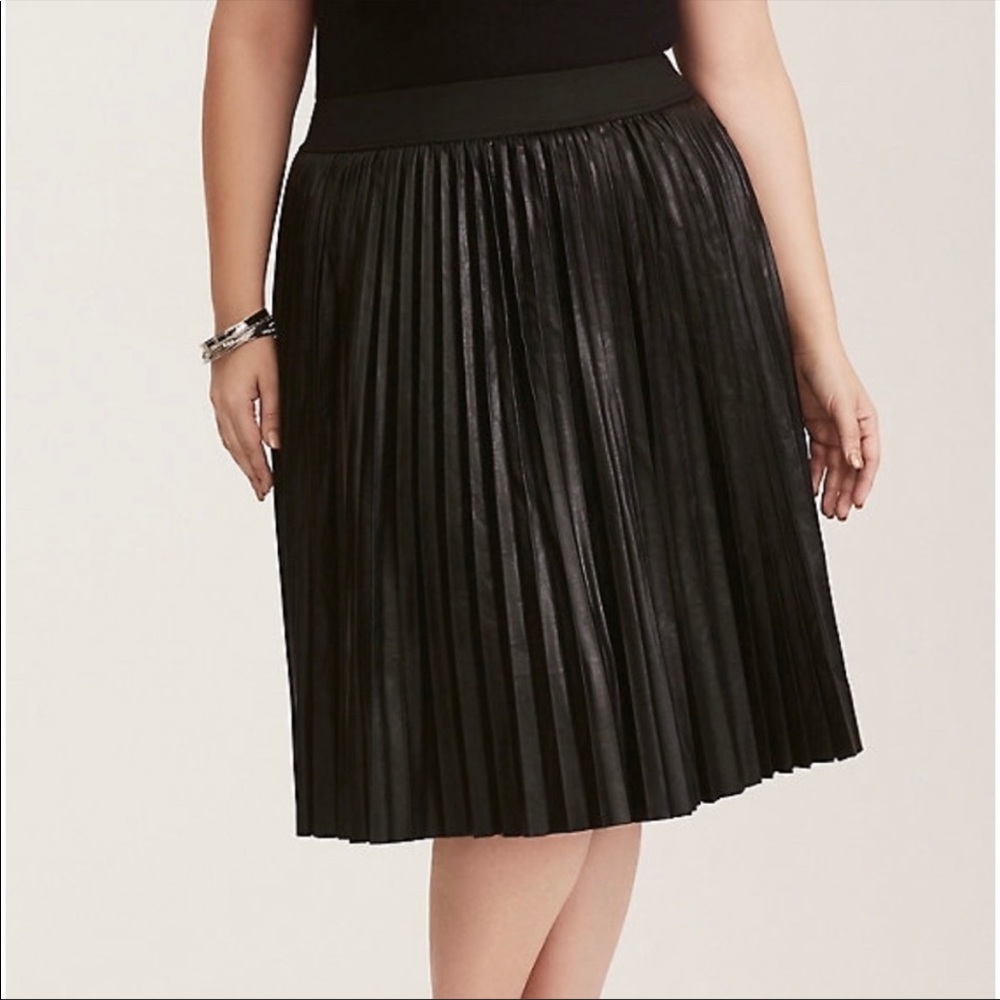Torrid Plus Size 2X Black Pleated Elastic Waist Midi Skirt